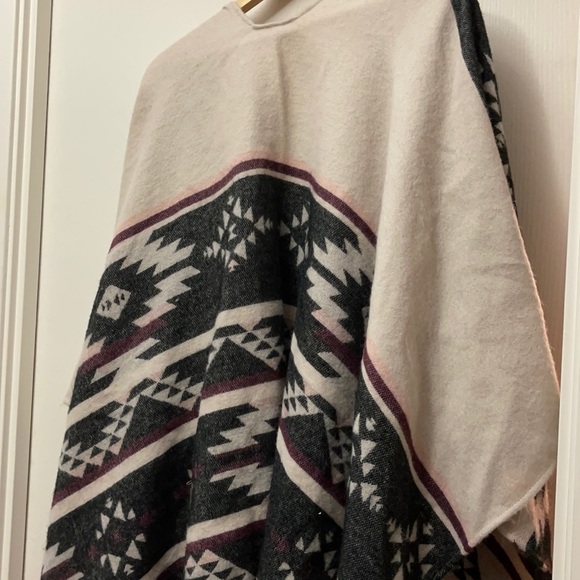 Western Style Poncho Cardigan - Picture 4 of 5
